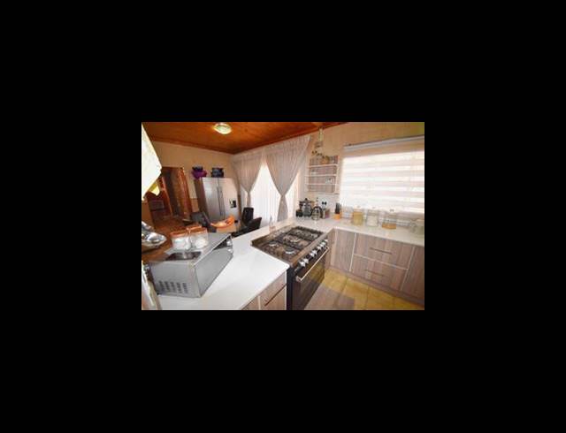 5 BEDROOM HOUSE FOR SALE IN CRYSTAL PARK